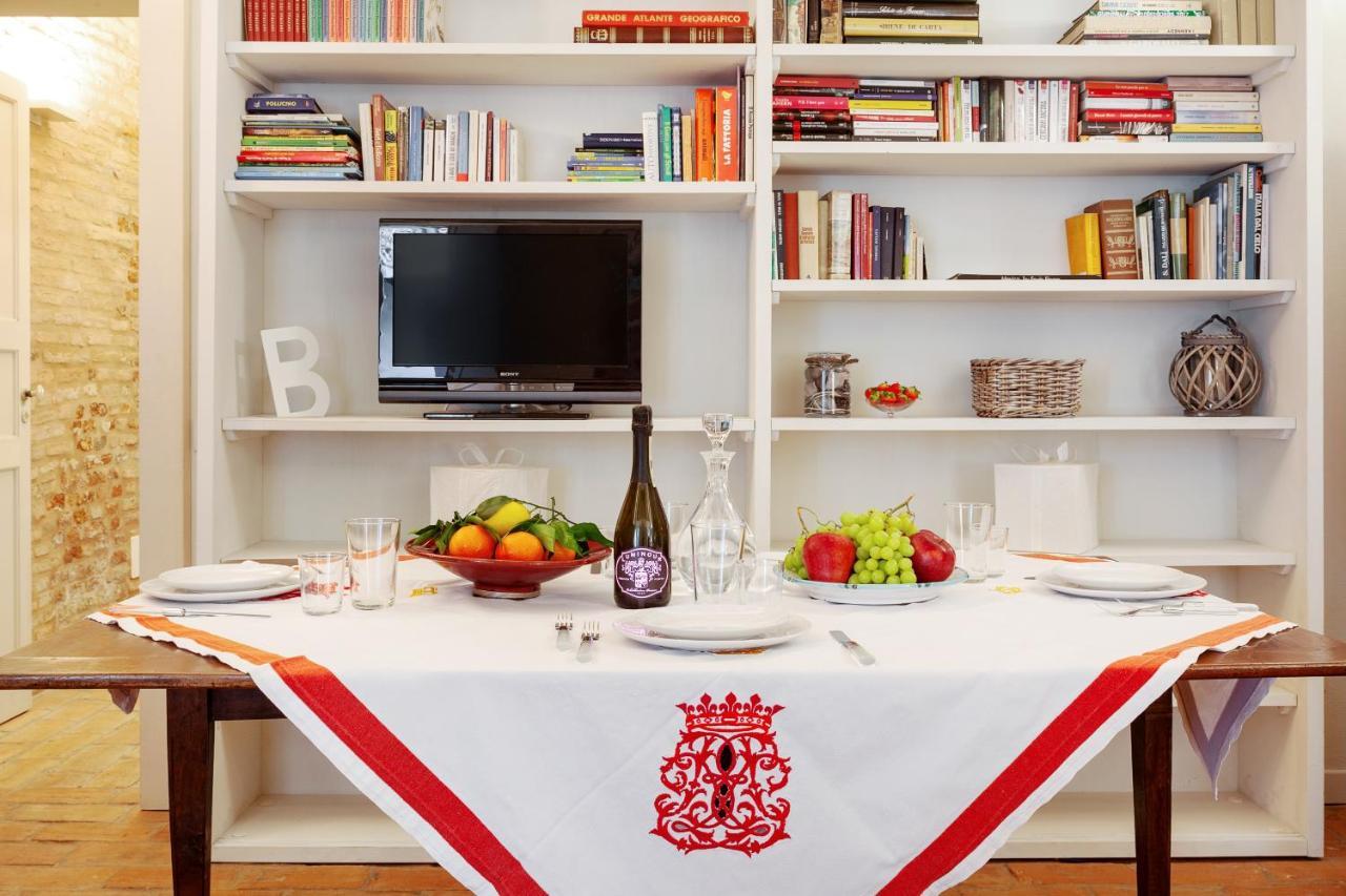 La Dimora Medievale Del Duca แฟร์รารา ภายนอก รูปภาพ